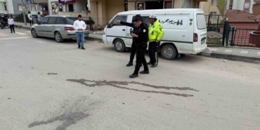 9 yaşındaki çocuğa okulun önünde otomobil çarptı