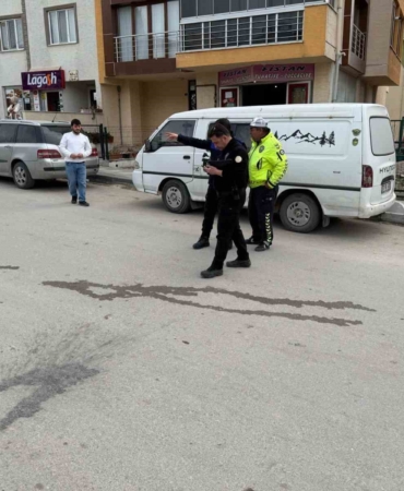 9 yaşındaki çocuğa okulun önünde otomobil çarptı