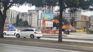 Kartal’da denize dökülen atık su çevreye kötü koku yaydı