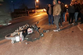 Bursa’da motosiklet otomobile çarptı: 3 yaralı