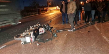 Bursa’da motosiklet otomobile çarptı: 3 yaralı