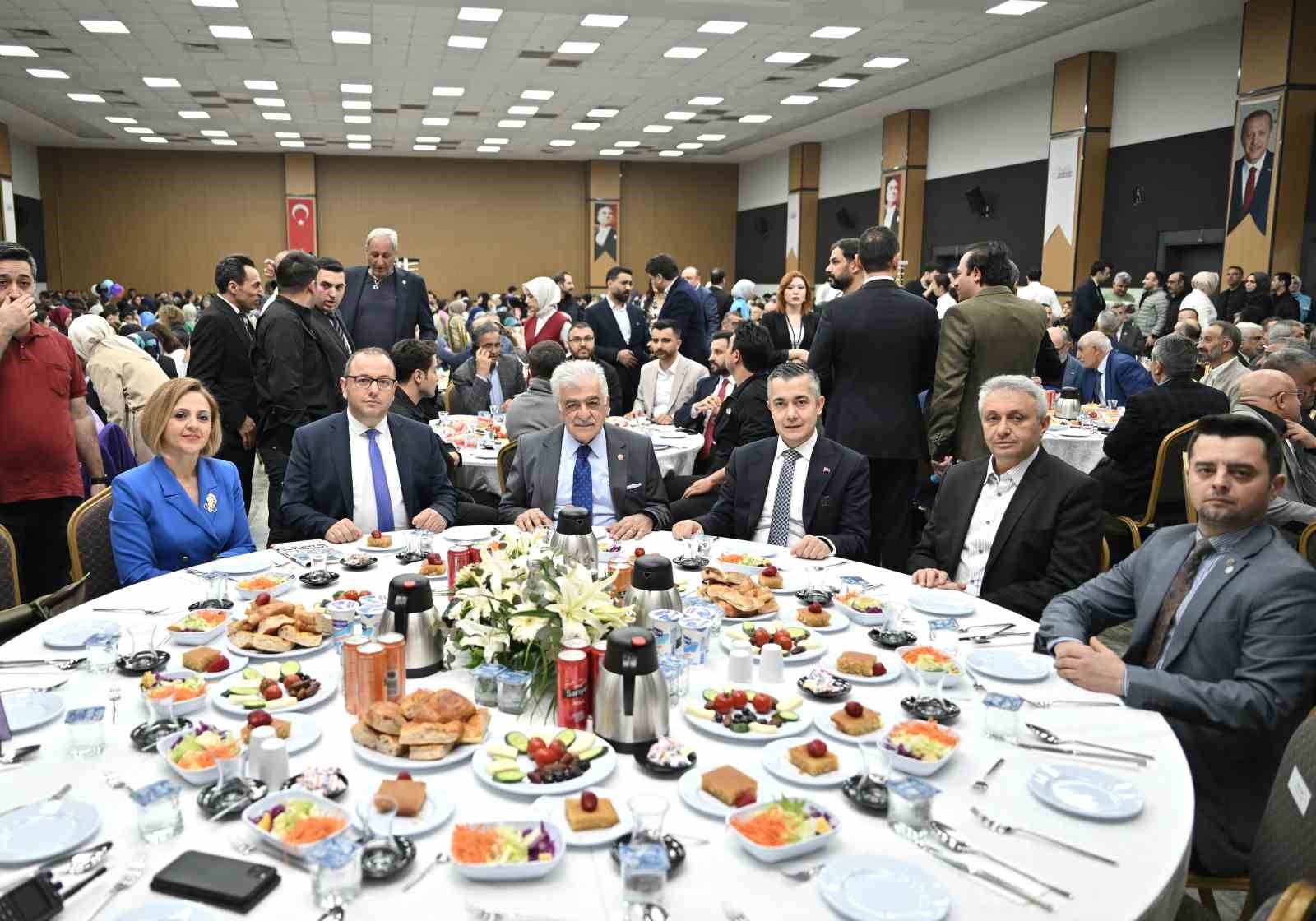 Esenyurt Belediyesinden yetim çocuklar için anlamlı iftar programı