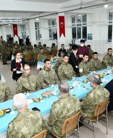 Vali Soytürk ve 1. Ordu Komutanı Orgeneral Tokel Mehmetçik ile iftar yaptı