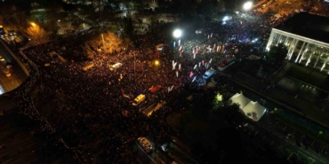 CHP Genel Başkanı Özel: "İmamoğlu ile dayanışmamızı göstermek için Saraçhane’de toplandık"