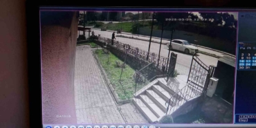 Otomobiliyle taklalar attı