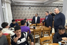 Burhaniye’ de Kaymakam Memiş öğrencilerle iftar yaptı