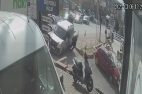 Kazada savrulan hafif ticari araç yayaya çarptı: 1 ölü