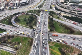 İstanbul’da bayram trafiği havadan görüntülendi, trafik yoğunluğu yüzde 83’e ulaştı
