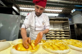 Zeytinburnu’nda 130 yıllık maya ile pişen pideler sofraları süslüyor