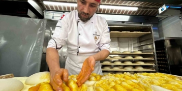 Zeytinburnu’nda 130 yıllık maya ile pişen pideler sofraları süslüyor