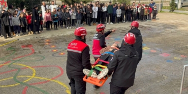 Minikler afet bilincini tatbikatla deneyimleyerek öğrendi
