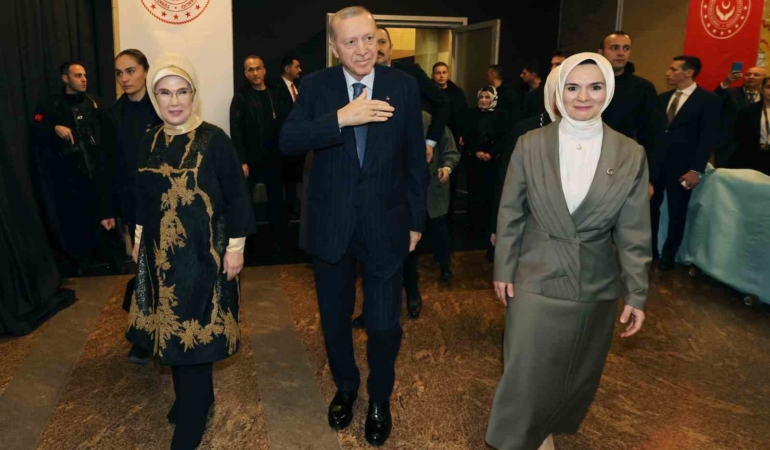 Cumhurbaşkanı Erdoğan: "Terörün karanlık ve kanlı gölgesinin ülkemizin ve bölgemizin üzerinden çekildiği o huzurlu, güvenli günleri hep birlikte göreceğiz"