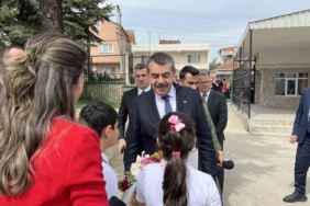 Seçim vaadinde bulunmuştu, Milli Eğitim Bakanı’nı sınıfına getirdi