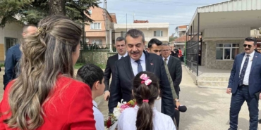 Seçim vaadinde bulunmuştu, Milli Eğitim Bakanı’nı sınıfına getirdi