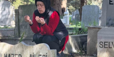 Büyükçekmece’de bayram öncesinde vatandaşlardan mezarlık ziyareti