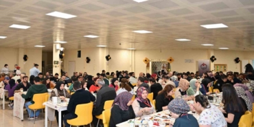 Esenyurt Başkan Vekili Aksoy, sağlık çalışanlarıyla iftarda buluştu