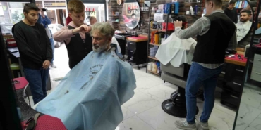 Balıkesir’de berberler ve kuaförlerde bayram yoğunluğu