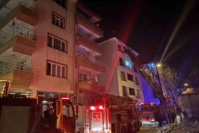 Lüleburgaz apartmanda dairesinde çıkan yangın söndürüldü