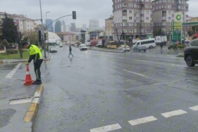 Kırmızı ışık ihlali yapan araç öğrencilere çarptı