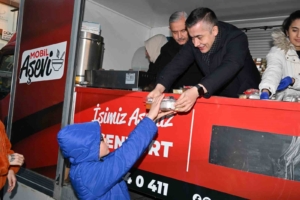 Esenyurt Belediye Başkan Vekili Aksoy vatandaşlarla iftar sofrasında buluştu