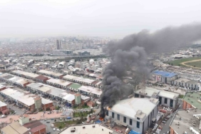 Başakşehir’de motosiklet fabrikasında yangın: Alevlerin yükseldiği fabrika havadan görüntülendi