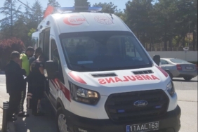 İşçi servisten inen kişiye motosiklet çarptı