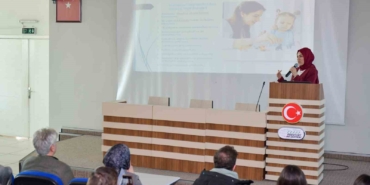 Esenyurt’ta ailelere dil ve konuşma gelişimi semineri