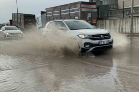 Edirne’de cadde ve sokaklar göle döndü
