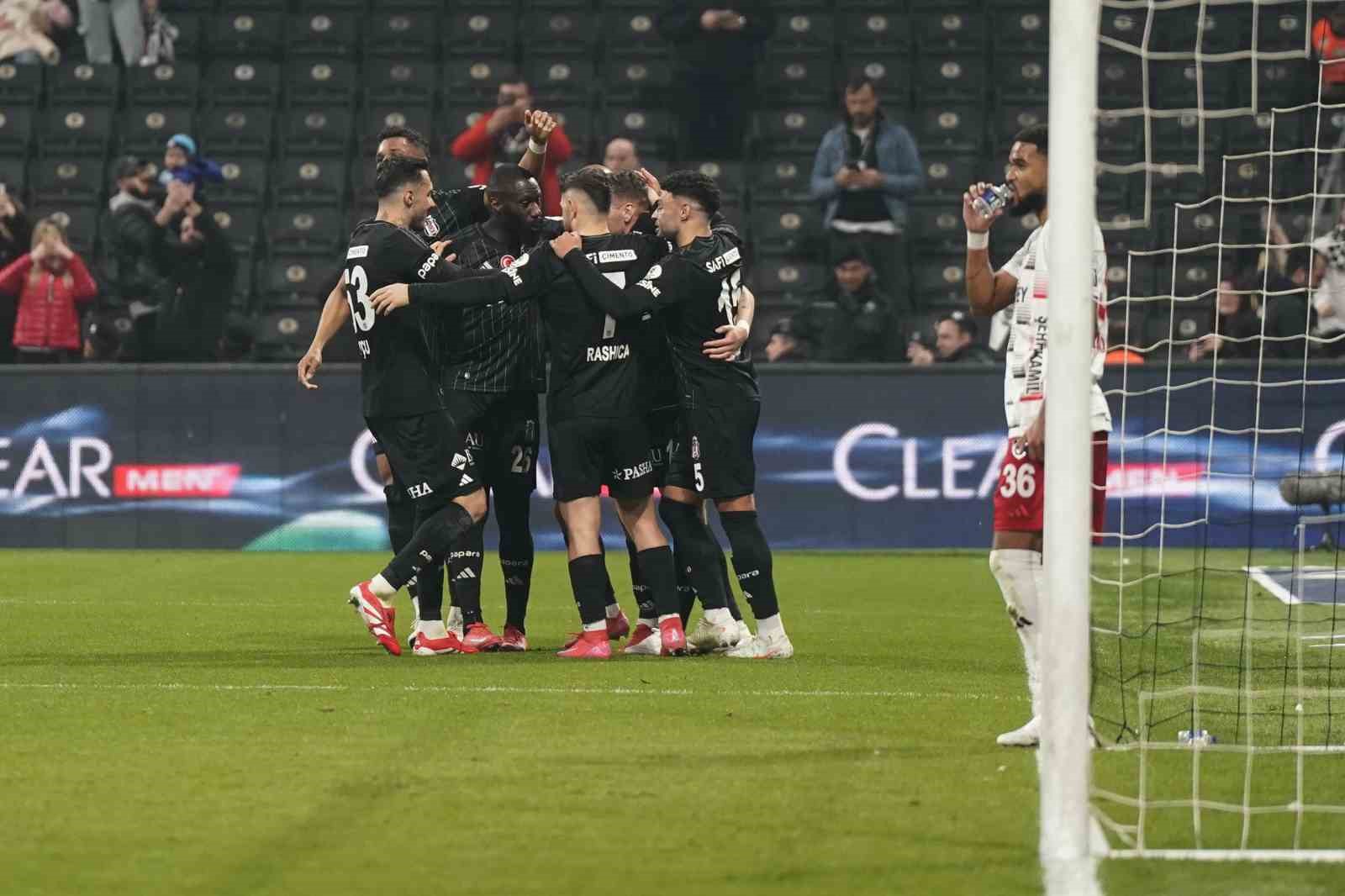 Trendyol Süper Lig: Beşiktaş: 1 - Gaziantep FK: 0 (İlk yarı)
