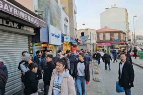 İstanbul’da Ramazan’ın ilk gününde pide kuyruğu