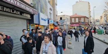 İstanbul’da Ramazan’ın ilk gününde pide kuyruğu