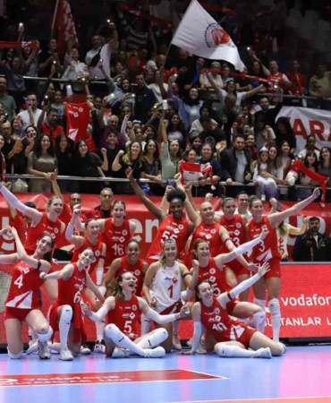 Aras Kargo Kadın Voleybol Takımı, ligdeki yerini sağlamlaştırdı