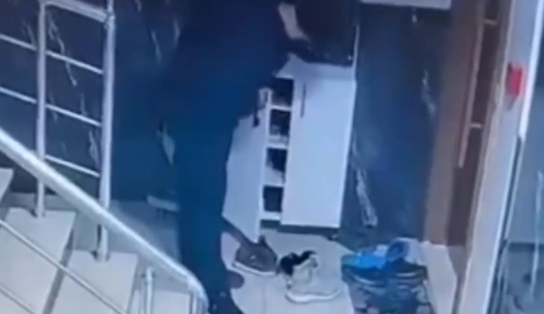Ayakkabı hırsızlığı kamerada