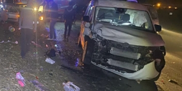 Otomobil ile hafif ticari araç çarpıştı: 3’ü çocuk 4 yaralı
