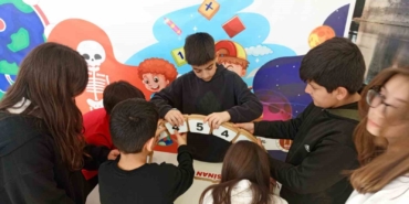 Bilgi Evi okul gibi faaliyet gösteriyor