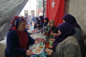 Her akşam köy meydanında gönül sofrası kuruluyor
