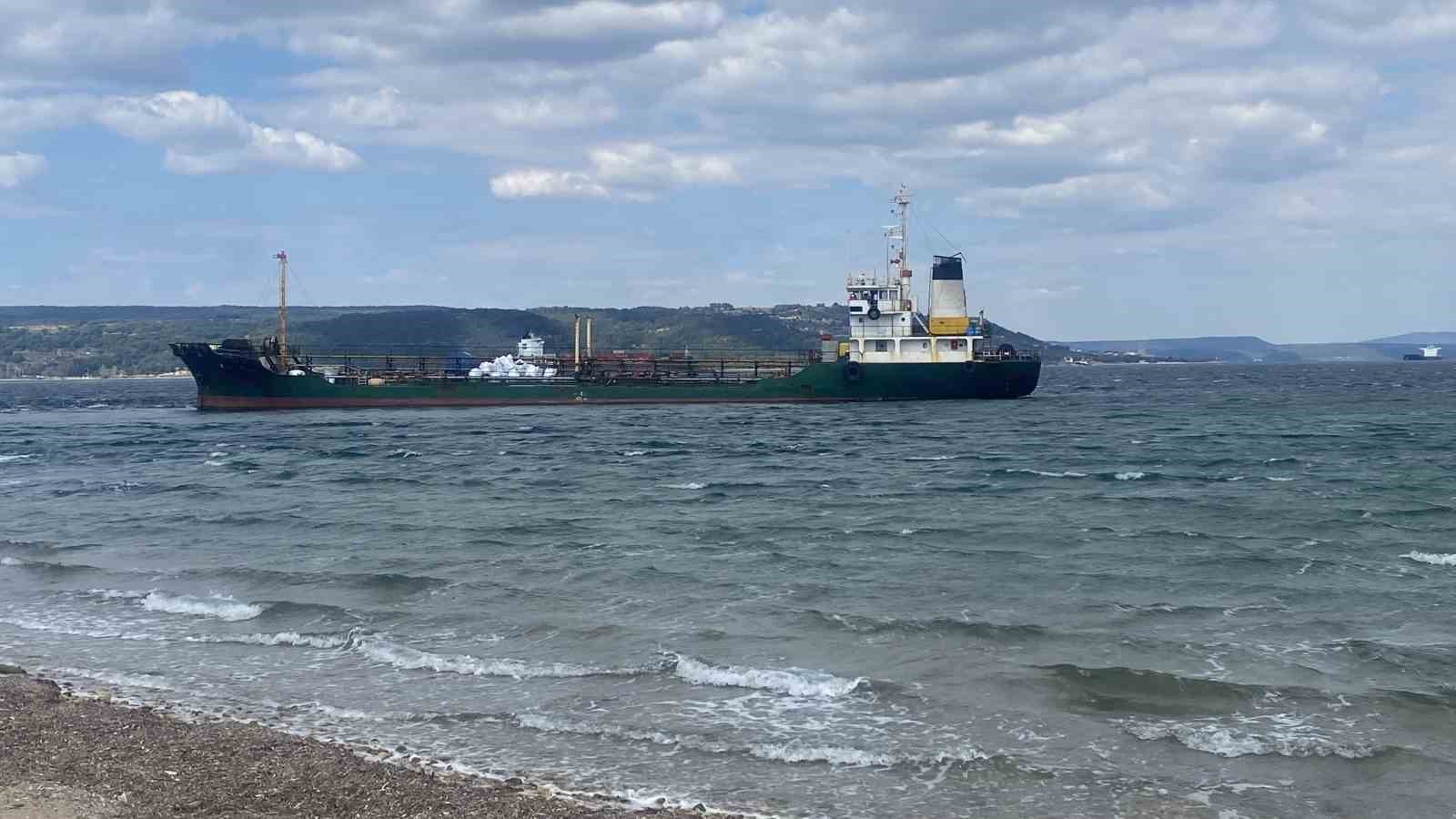 Çanakkale Boğazı’nda atık taşıma tankeri karaya oturdu