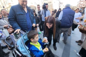 AK Parti İstanbul Milletvekili Derya Ayaydın bayram öncesi vatandaşlarla bir araya geldi