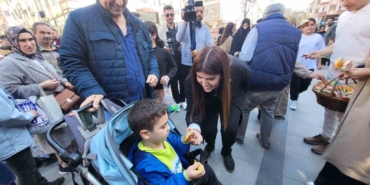 AK Parti İstanbul Milletvekili Derya Ayaydın bayram öncesi vatandaşlarla bir araya geldi