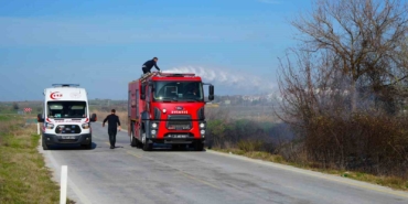 Otluk alanda çıkan yangın çiftlik evine sıçramadan söndürüldü