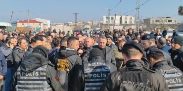 Sultangazi’de mahalle sakinlerinden İBB’ye mezarlık tepkisi
