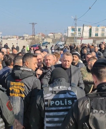 Sultangazi’de mahalle sakinlerinden İBB’ye mezarlık tepkisi