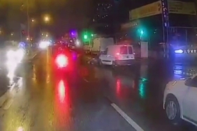 Ataşehir’de aracın 2 yayaya çarptığı an kamerada