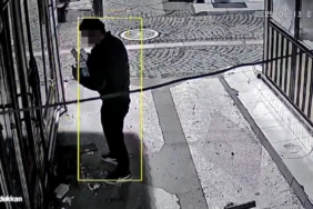 Çekirdek yiyerek, oturarak, gezinerek dinlene dinlene hırsızlık kamerada