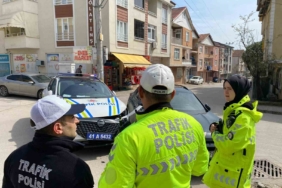 Polis otosu ile otomobil çarpıştı, şans eseri yaralan olmadı