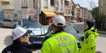 Polis otosu ile otomobil çarpıştı, şans eseri yaralan olmadı