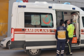 Seyir halinde devrilen motosiklet sürücüsü yaralandı