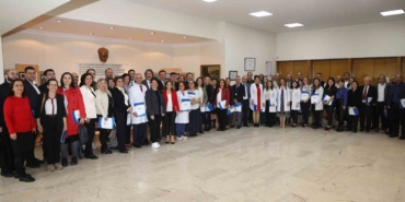 Başarılı akademisyenler ödüllendirildi