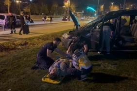 Maltepe’de hafif ticari araç takla attı: 4 yaralı