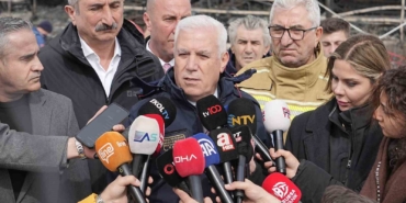 Başkan Bozbey, yanan otel bölgesinde incelemede bulundu